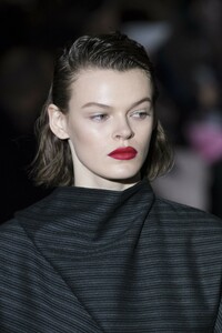 detail-defile-salvatore-ferragamo-automne-hiver-2019-2020-milan-detail-217.thumb.jpg.feff19e790dbbbf2f1091122da0bec6b.jpg