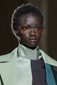 detail-defile-salvatore-ferragamo-automne-hiver-2019-2020-milan-detail-27.thumb.jpg.feed6425dec2228bad0c1c9f3c920014.jpg