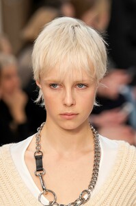 detail-defile-tod039s-automne-hiver-2019-2020-milan-detail-16.thumb.jpg.a8b77d72c17dc324974078abb8536331.jpg