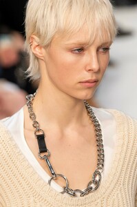detail-defile-tod039s-automne-hiver-2019-2020-milan-detail-17.thumb.jpg.c695aadaaee583768a09878bd10df5aa.jpg