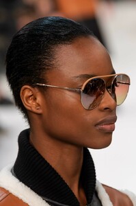 detail-defile-tod039s-automne-hiver-2019-2020-milan-detail-33.thumb.jpg.cbc1b37a25f8e070babdeaf34683baee.jpg