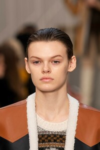 detail-defile-tod039s-automne-hiver-2019-2020-milan-detail-37.thumb.jpg.93d1d6c1d3592566ddb17d0cd7af5543.jpg