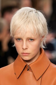 detail-defile-tod039s-automne-hiver-2019-2020-milan-detail-83.thumb.jpg.d88490ed8c75f6023402a00021c0e0d3.jpg