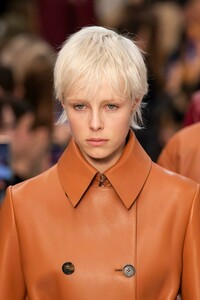 detail-defile-tod039s-automne-hiver-2019-2020-milan-detail-87.thumb.jpg.7baa81035b99f21a3d8cdf8a71c65da5.jpg