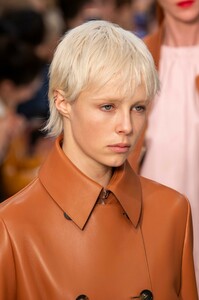 detail-defile-tod039s-automne-hiver-2019-2020-milan-detail-88.thumb.jpg.97657979959599a0730ea409960dc3d1.jpg
