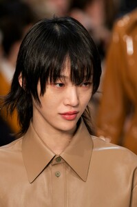 detail-defile-tod039s-automne-hiver-2019-2020-milan-detail-89.thumb.jpg.9aca314abb1e45dfa026fd2e312a96c3.jpg