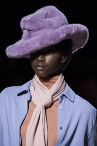 detail-defile-tom-ford-automne-hiver-2019-2020-new-york-detail-1.thumb.jpg.3722e01b3fb73be0ae12c27471921358.jpg
