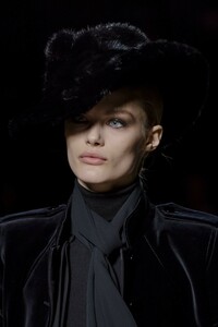 detail-defile-tom-ford-automne-hiver-2019-2020-new-york-detail-18.thumb.jpg.7186718e36040cce3211462a288899fb.jpg