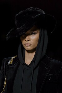 detail-defile-tom-ford-automne-hiver-2019-2020-new-york-detail-52.thumb.jpg.dc425096c856d11877a3ed76f8bcd5bb.jpg