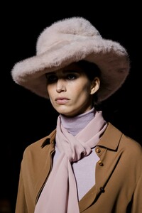 detail-defile-tom-ford-automne-hiver-2019-2020-new-york-detail-6.thumb.jpg.8a2e03fd05ed202f832c5b29af081e4c.jpg