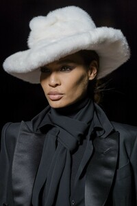 detail-defile-tom-ford-automne-hiver-2019-2020-new-york-detail-66.thumb.jpg.da84f924dfa13a34f644c16738d4c8f5.jpg