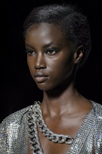 detail-defile-tom-ford-automne-hiver-2019-2020-new-york-detail-81.thumb.jpg.6fc54fedf85d5cca6b72ff2007a05c44.jpg