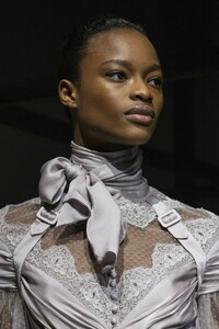 detail-defile-zimmermann-automne-hiver-2019-2020-new-york-detail-41.thumb.jpg.60afb29a51c6ca67f27c1d4e8f4e161b.jpg