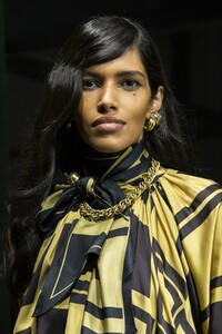 detail-defile-zimmermann-automne-hiver-2019-2020-new-york-detail-57.thumb.jpg.9ea2a51653c209da7e07ce4742434117.jpg