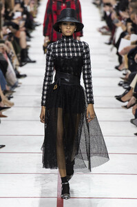 dior-rf19-0639.thumb.jpg.06077dd4be79948f9ac519ecd5ec3312.jpg
