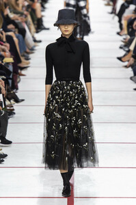 dior-rf19-0680.thumb.jpg.0ee43dffce56d27b07db11bbeb8f8f6e.jpg