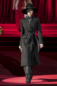 dolce-e-gabb-rf19-0013.thumb.jpg.77799c164d24d479a1203421446ed285.jpg