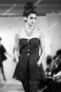 donna-karan-spring-1991-rtw-new-york-shutterstock-editorial-6908502d.jpg