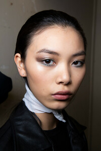 elie-saab-hc-bks-m-rs19-4127.thumb.jpg.9ed7c8382a8f35ca646f1b3d22f7e0aa.jpg