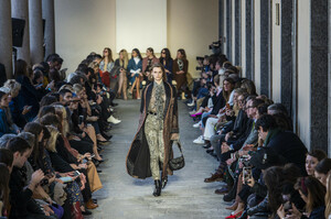 etro-rf19-0172.thumb.jpg.3214b835350fa00324b1337c8a3e7876.jpg