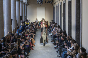 etro-rf19-0674.thumb.jpg.d8b26161ce9806d89fa56bc0eb7f97d4.jpg