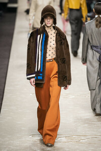 fendi-rf19-0062.thumb.jpg.e9dcbd2520aad1cb9358cd53c1c6ec06.jpg