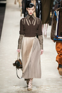 fendi-rf19-0082.thumb.jpg.a1d53016e6e39ae33d9def2ed55d4490.jpg