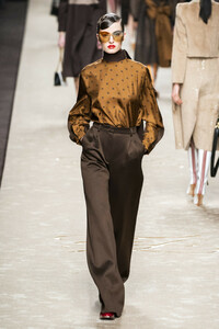fendi-rf19-0347.thumb.jpg.ccd9c41aa8e9f0b9b3bc4cda6eca2e01.jpg