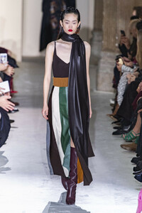 ferragamo-rf19-0549.thumb.jpg.b7c72acee2978559d519e466919340ed.jpg