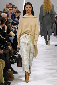 giada-rtw-fall-2019-milan-fashion-week-mfw-006.thumb.jpg.9a0074c21aed58cc942740d02049672d.jpg