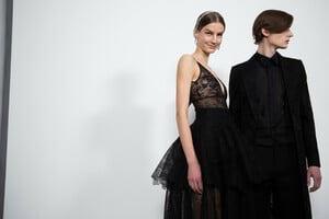givenchy-hc-bks-m-rs19-3517.thumb.jpg.d56b5056f872f2562598a78f6a5025fd.jpg