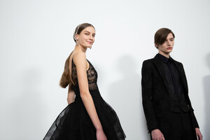 givenchy-hc-bks-m-rs19-3518.thumb.jpg.14982eedd0fa7ca6c1a64919e55bce77.jpg