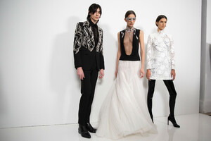 givenchy-hc-bks-m-rs19-3645.thumb.jpg.1b62839c6e025ea576dd76c4dd865603.jpg