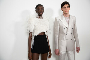 givenchy-hc-bks-m-rs19-3743.thumb.jpg.76e8d014043270b27e200adbe3ebd85b.jpg
