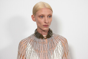 givenchy-hc-bks-v-rs19-8929.thumb.jpg.26d0414f0a548eb569643ba52da37a19.jpg