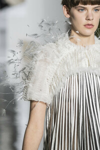 givenchy-hc-clp-rs19-1862.thumb.jpg.fbd7c3ff23544d95d26609af1f8535bf.jpg
