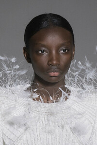givenchy-hc-clp-rs19-1870.thumb.jpg.7e893291bf56d69a52e7c1482c0f2e2b.jpg
