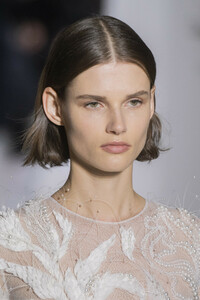 givenchy-hc-clp-rs19-1889.thumb.jpg.cc67da1ca9b9ef13d96b3c6e8f1143c1.jpg