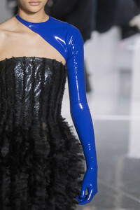 givenchy-hc-clp-rs19-1900.thumb.jpg.ca552da997c29b46ee3cffa5cb55cbbc.jpg