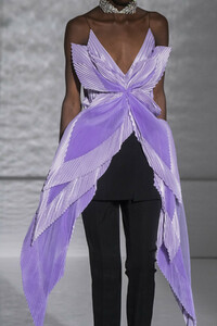 givenchy-hc-clp-rs19-1940.thumb.jpg.2a33e5da41410755e173548eca9041ac.jpg