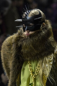 gucci-clp-m-rf19-0313.thumb.jpg.85145cffda287a5469cedeb97294f65b.jpg