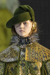 gucci-clp-m-rf19-0334.thumb.jpg.40aa5234d4d02e7569d2d2bc5fe5d43a.jpg