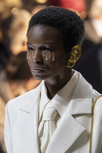 gucci-clp-m-rf19-0537.thumb.jpg.5ddcf17ec3153d2affe01a1935ced835.jpg