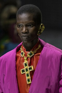 gucci-clp-m-rf19-0653.thumb.jpg.f7b520415e23af6031a6de24f90cc848.jpg