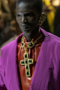 gucci-clp-m-rf19-0656.thumb.jpg.abcef62f978d5aef99664b8a006c98b1.jpg
