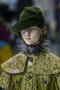 gucci-clp-m-rf19-1009.thumb.jpg.b594d9a9f170e0d3144b247a7e295295.jpg
