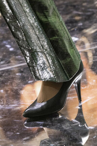 gucci-clp-v-rf19-0424.thumb.jpg.ab8a902ad4ed346eed766df808a1b240.jpg