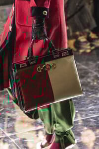 gucci-clp-v-rf19-0728.thumb.jpg.3121d4f5c27349fd1ff95de84aec582a.jpg