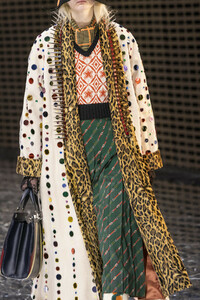 gucci-clp-v-rf19-0948.thumb.jpg.8e49c6bf0c44e30ee4f23413f3e3583e.jpg