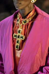 gucci-clpi-rf19-1096.thumb.jpg.79b182ad9f915e87af131aa1dc56e18b.jpg
